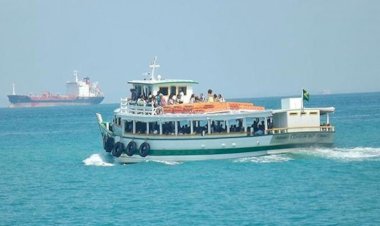 Travessia Salvador - Mar Grande opera com movimento tranquilo para véiculos e pedestres.