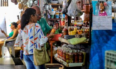 Mercados municipais oferecem ingredientes a preços baixos para a ceia da Sexta-Feira Santa.