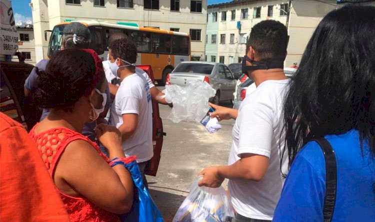 Prefeitura Bairro faz ação de distribuição de máscaras gratuitas.