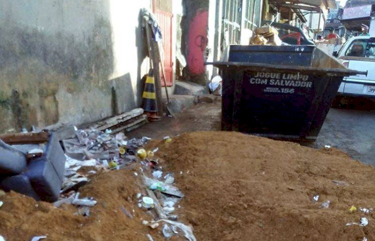 Moradores flagram entulho e lixo irresponsável  em São Marcos.