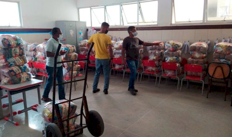 Escola Municipal Allan Kardec emite comunicado sobre entrega das cestas básicas.