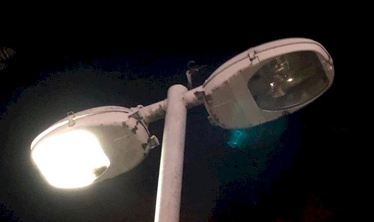 Denúncia - Iluminação precária espanta frequentadores da praça de São Marcos, na rótula de Canabrava.