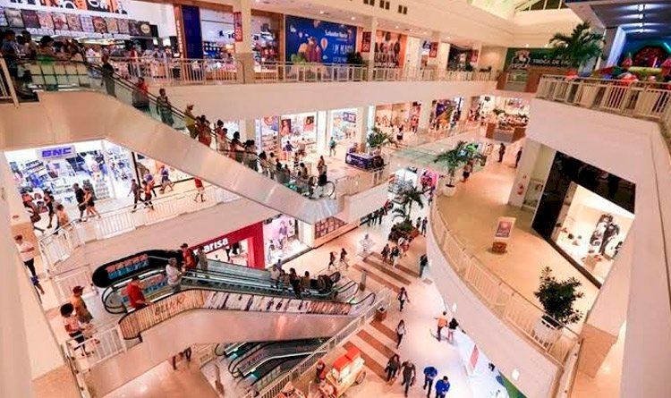 Shoppings e lojas poderão ter horário de atendimento ampliado por conta das festas de fim de ano.