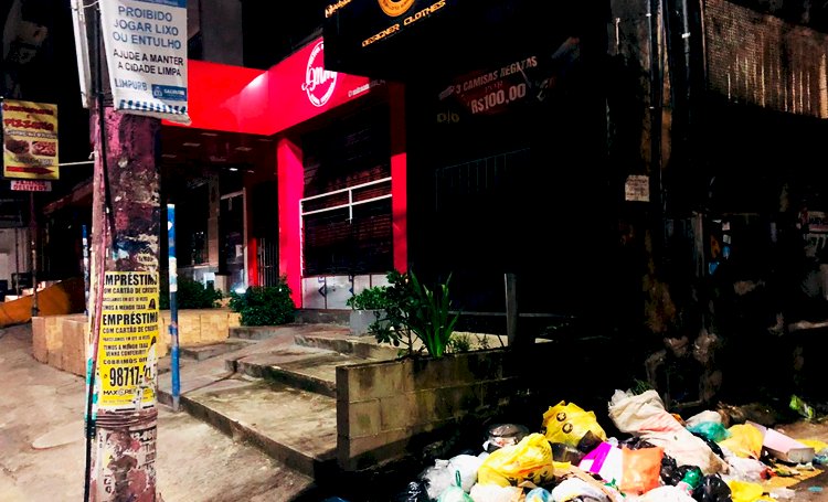 Lixo espalhado pelas ruas de São Marcos, Pau da Lima e Avenida São Rafael: Um problema que afeta a saúde e o visual do bairro.